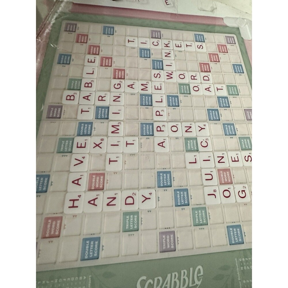 Scrabble Designer's Edition Toys R Us (2008) rotating board Barbie pink VG - Picture 6 of 10